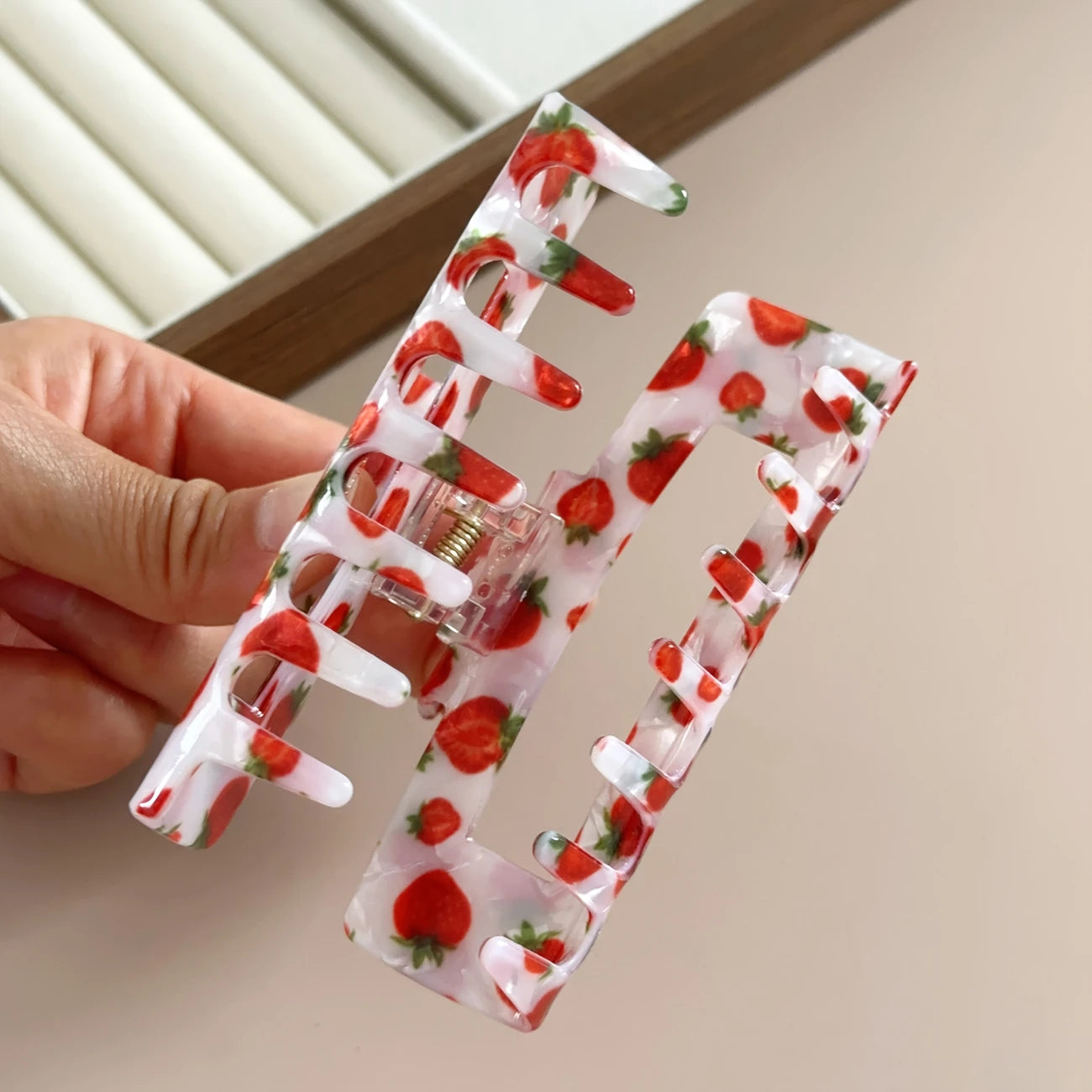 Haarclaw mit Erdbeer-Muster – hochwertiger Haarclip im Frucht-Design Haarklammer